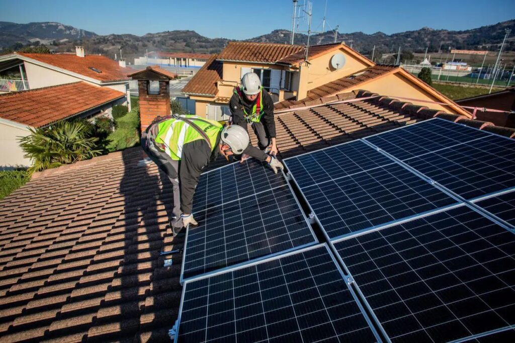 Powering Pakistan's Future: Finding the Best Solar Company for Your Energy Needs