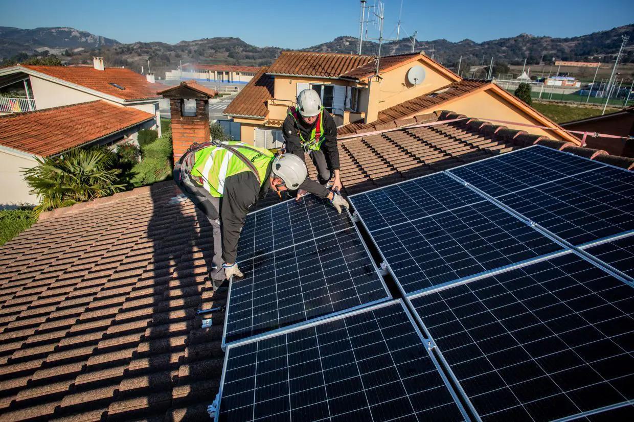 Powering Pakistan's Future: Finding the Best Solar Company for Your Energy Needs